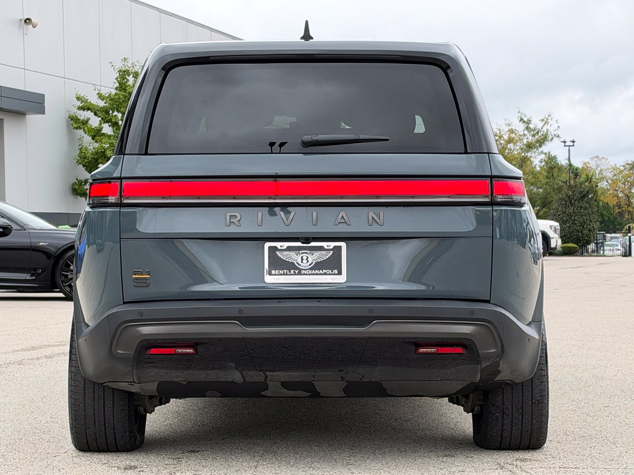 Used 2025 Rivian R1S Premium Dual AWD/4WD image 4