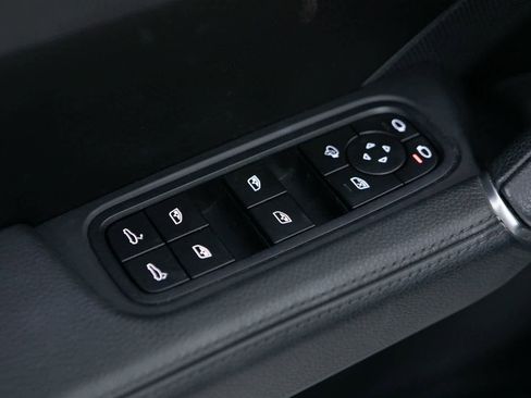 Certified 2023 Porsche Cayenne image 18