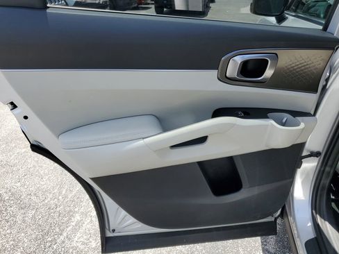 Used 2023 Kia Sorento EX image 9