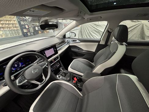 New 2025 Volkswagen Taos SE image 5