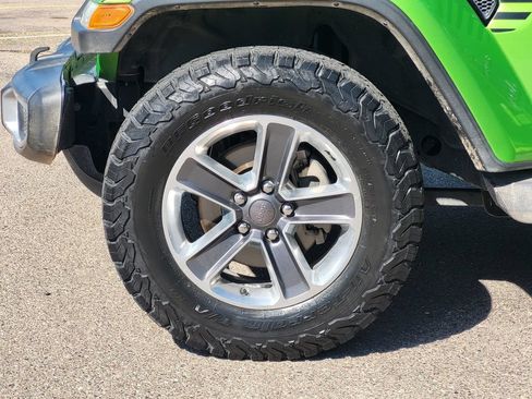 Used 2018 Jeep Wrangler Unlimited Sahara AWD/4WD image 9