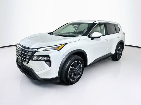 Used 2025 Nissan Rogue SV FWD image 3