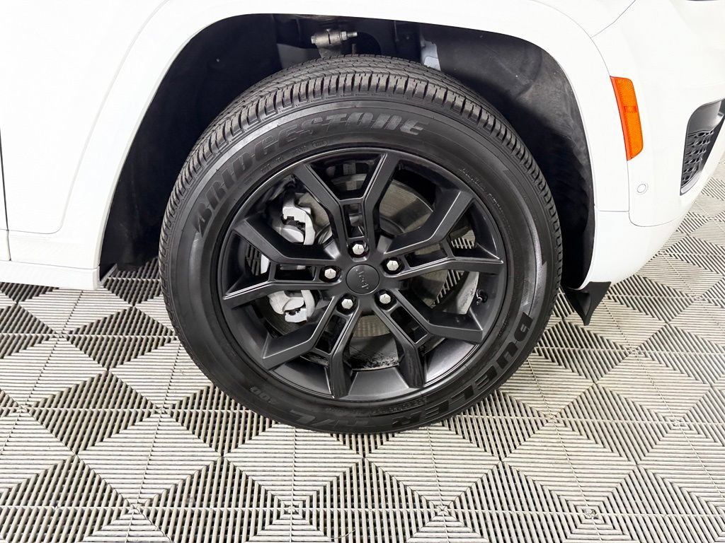 Used 2024 Jeep Grand Cherokee Limited 4xe AWD/4WD image 12