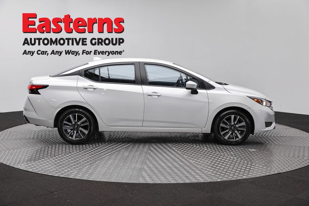 Used 2024 Nissan Versa SV FWD image 5