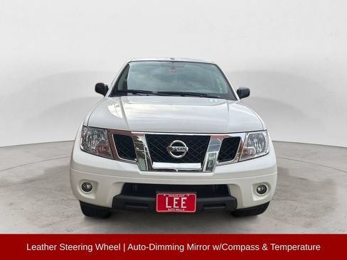 Used 2017 Nissan Frontier SV w/ SV Value Truck Package AWD/4WD image 9