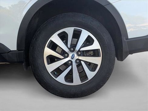 Used 2020 Subaru Outback Premium w/ Popular Package #1 AWD/4WD image 6