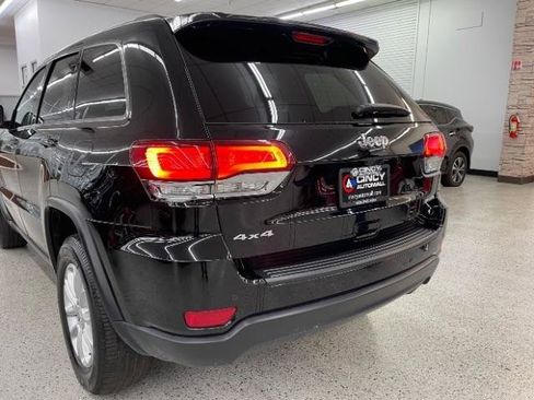 Used 2021 Jeep Grand Cherokee Laredo AWD/4WD image 36