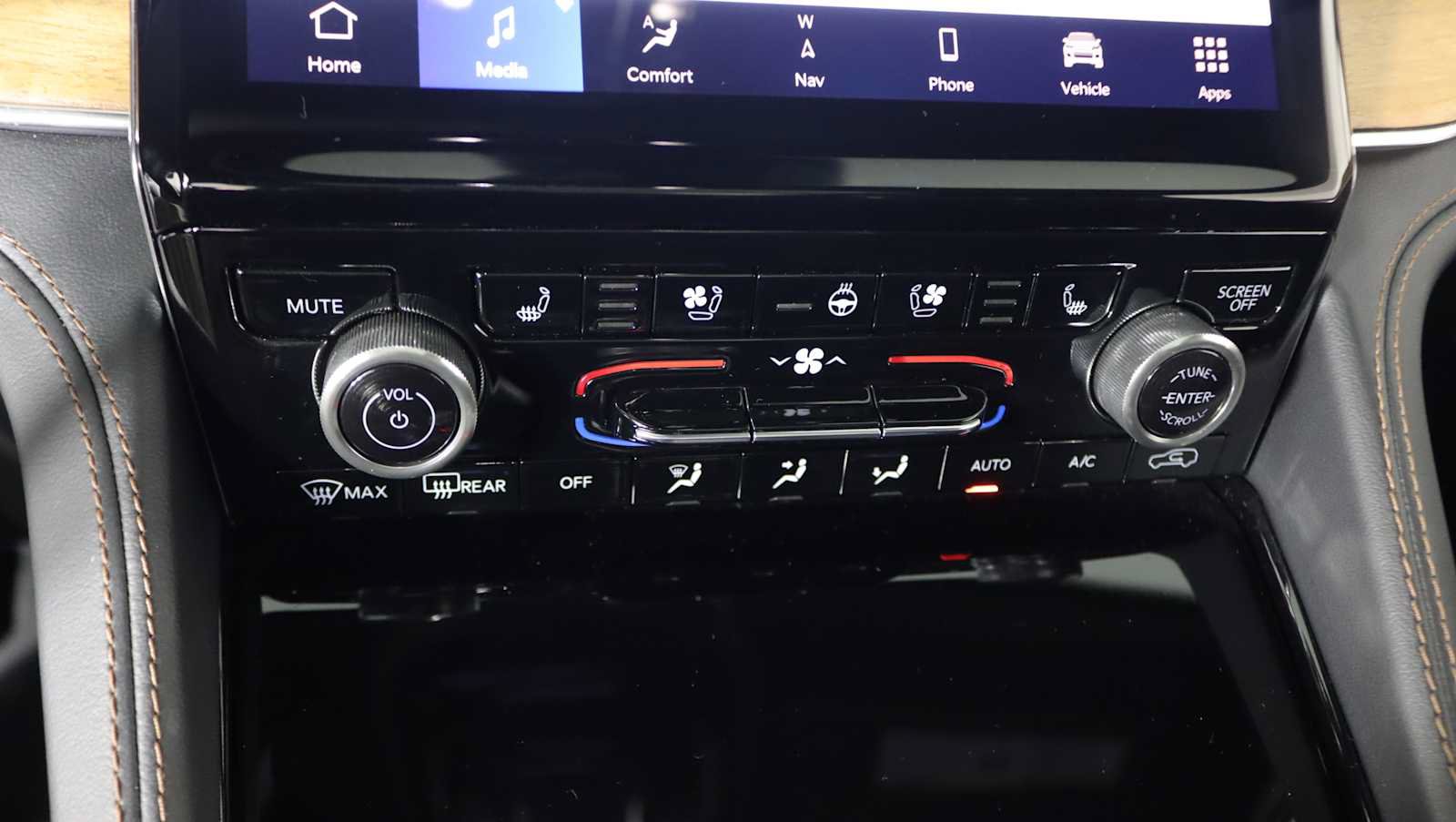 Used 2023 Jeep Grand Cherokee Summit AWD/4WD image 28