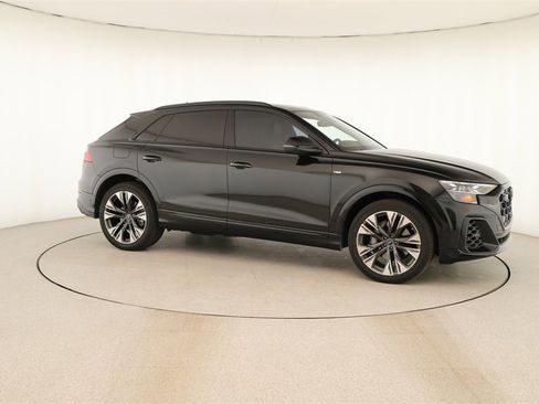 Used 2025 Audi Q8 Prestige w/ Prestige Package image 9