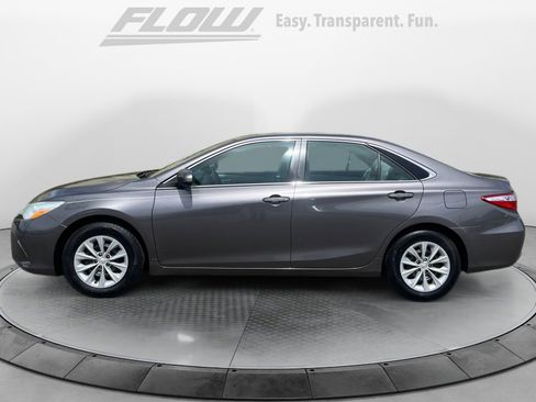 Used 2015 Toyota Camry LE FWD image 5
