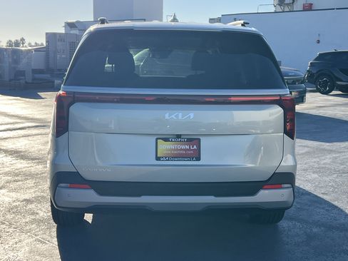 Certified 2025 Kia Carnival EX image 5