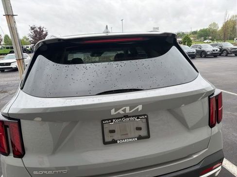 Certified 2024 Kia Sorento S w/ Panoramic Sunroof Package FWD image 11