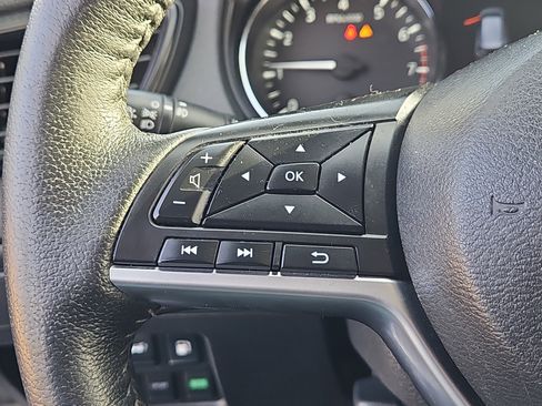 Used 2019 Nissan Rogue SL image 16