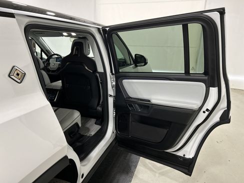 Used 2024 Rivian R1S Adventure AWD/4WD image 19