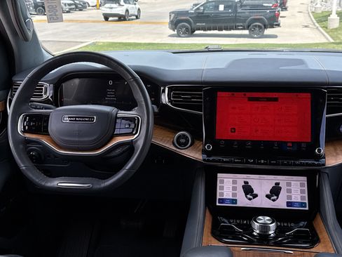 Used 2022 Jeep Grand Wagoneer Series III w/ Rear Seat Video Group 1 AWD/4WD image 19