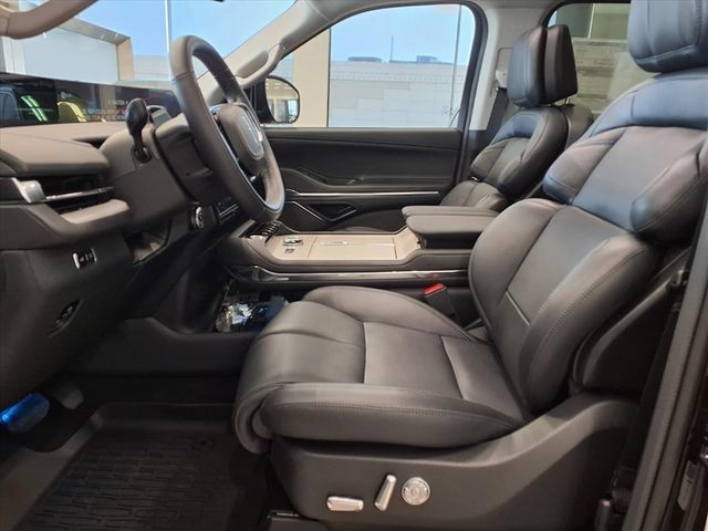New 2025 Lincoln Navigator Reserve AWD/4WD image 7