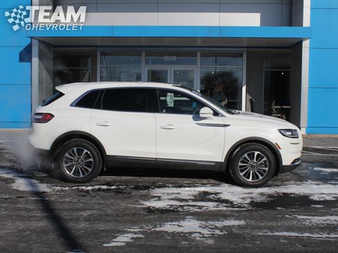 Used 2022 Lincoln Nautilus Reserve image 3