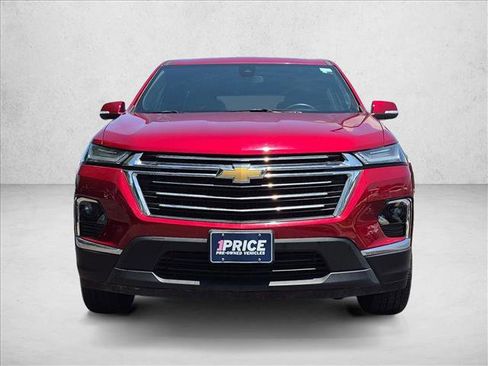 Used 2022 Chevrolet Traverse LT FWD image 2