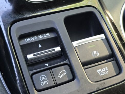 Certified 2023 Honda Pilot Touring image 11