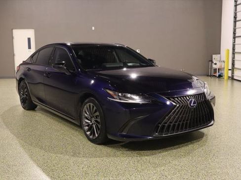 Used 2022 Lexus ES 300h Ultra Luxury w/ Accessory Package 2 FWD image 1