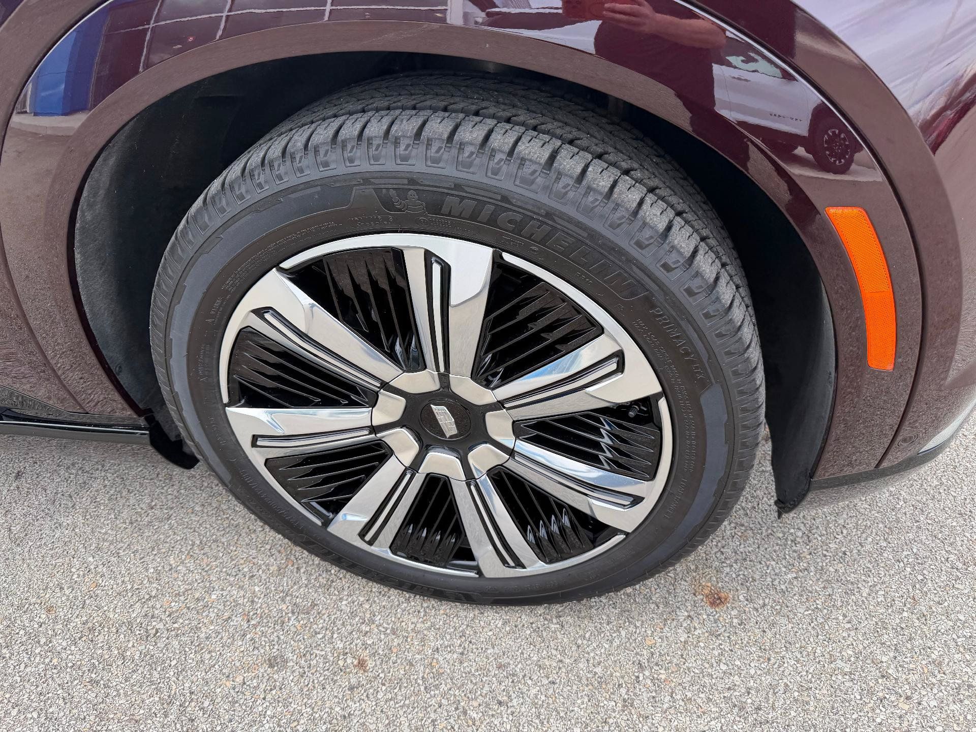 Certified 2025 Cadillac Escalade IQ Luxury 2 w/ LPO, Premium Carpet Package AWD/4WD image 10