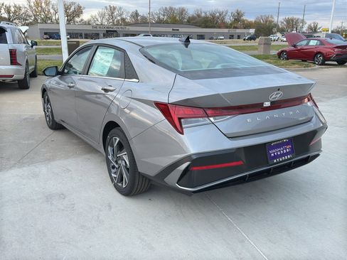 New 2025 Hyundai Elantra SEL image 6