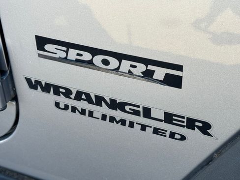 Used 2013 Jeep Wrangler Unlimited Sport image 2