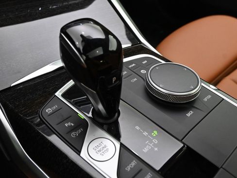 Used 2022 BMW 330i xDrive Sedan w/ Driving Assistance Package image 29