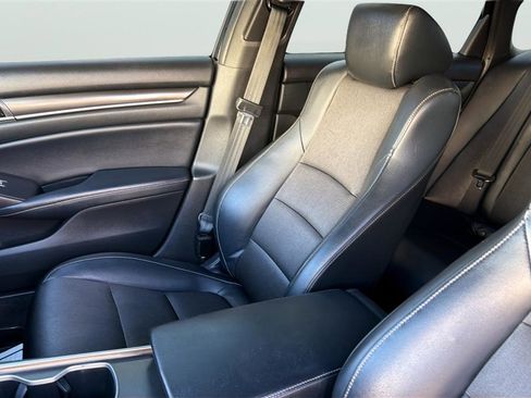 Used 2018 Honda Accord Sport image 13