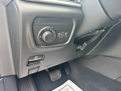 Used 2023 Jeep Grand Cherokee Altitude AWD/4WD image 14
