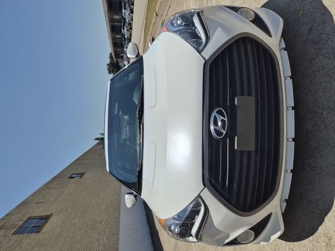 Used 2016 Hyundai Veloster Turbo w/ Option Group 04 FWD image 8