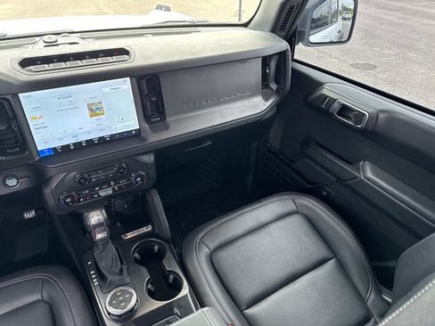 Used 2025 Ford Bronco Badlands AWD/4WD image 18
