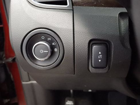Used 2018 Ford Taurus Limited AWD/4WD image 25