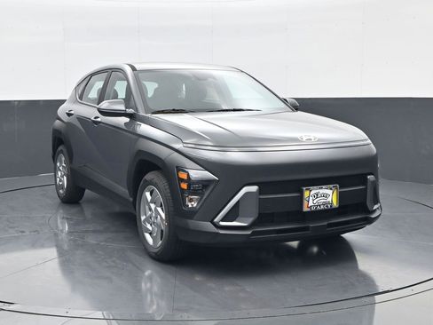 New 2026 Hyundai Kona SE image 3