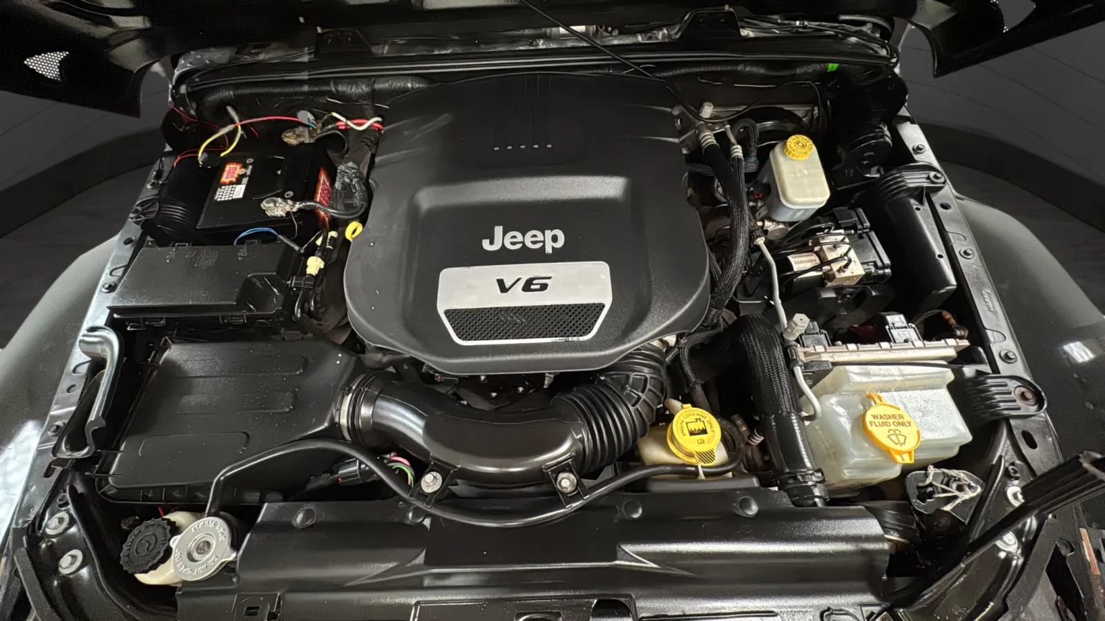 Used 2018 Jeep Wrangler Unlimited Sahara w/ Connectivity Group AWD/4WD image 19