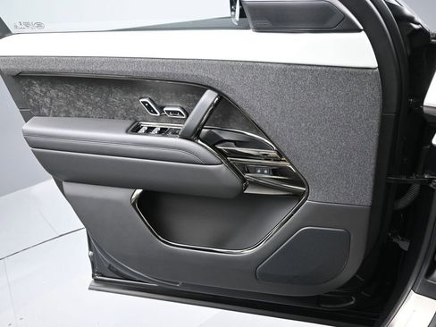 Used 2025 Land Rover Range Rover Sport Autobiography image 14