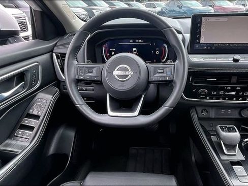 Certified 2024 Nissan Rogue Platinum w/ Platinum Premium Package FWD image 8