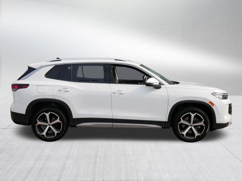Used 2025 Volkswagen Tiguan SE w/ Panoramic Sunroof Package AWD/4WD image 8