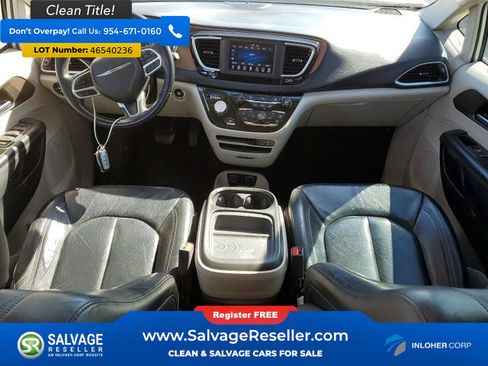 Used 2018 Chrysler Pacifica Touring-L image 11