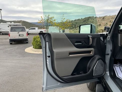 Used 2024 GMC Hummer EV 3X w/ LPO, Illumination Package image 18