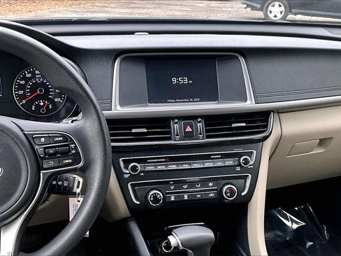 Used 2018 Kia Optima LX w/ 17" Alloy Wheels Package image 10