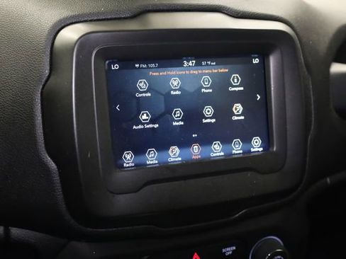 Used 2019 Jeep Renegade Latitude w/ Cold Weather Group image 17