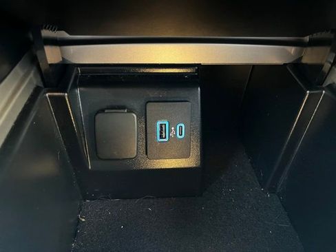 Used 2023 Ford Explorer XLT w/ Equipment Group 202A image 37