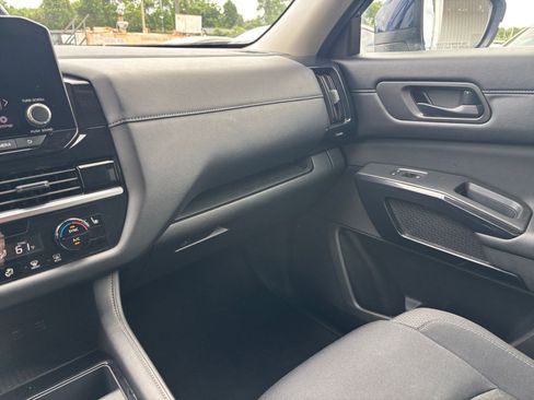 Used 2025 Nissan Pathfinder SV image 38