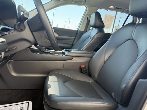 Certified 2024 Toyota Grand Highlander AWD image 4