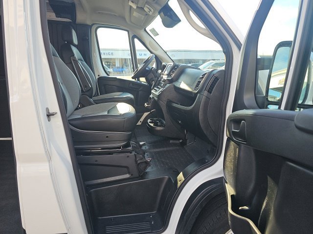 Used 2025 RAM ProMaster 2500 w/ Convenience Group FWD image 4