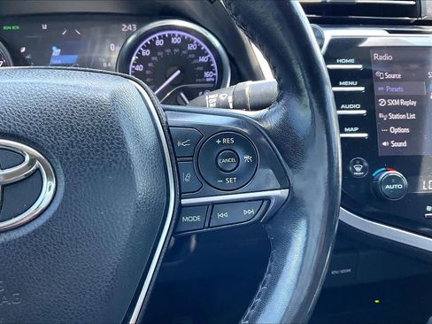 Used 2019 Toyota Camry XLE FWD image 25