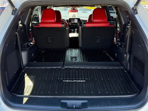 Used 2022 Toyota Highlander XSE AWD/4WD image 6