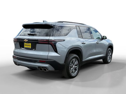 Used 2025 Chevrolet Traverse LT AWD/4WD image 5