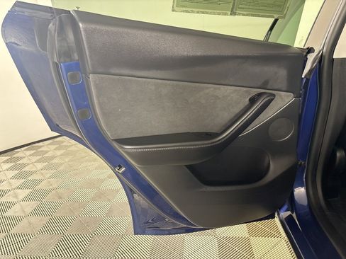 Used 2021 Tesla Model Y Long Range image 14